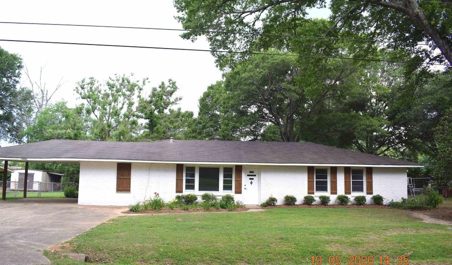 10579 STEPHENSON Dr, Bastrop, LA 71220 - 3 Beds, 2 Bath
