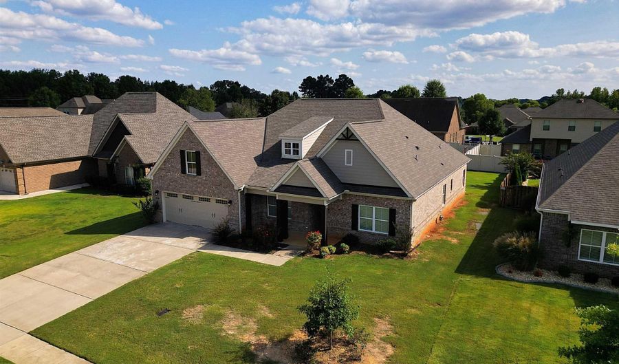 17134 Obsidian Cir, Athens, AL 35613 - 4 Beds, 3 Bath