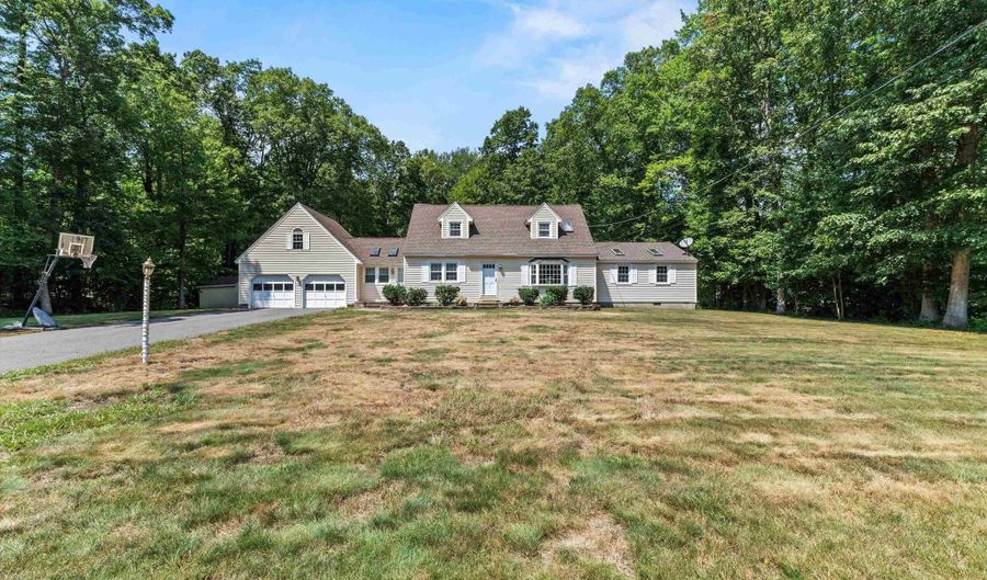 29 Maple Dr, Bedford, NH 03110 - 4 Beds, 2 Bath
