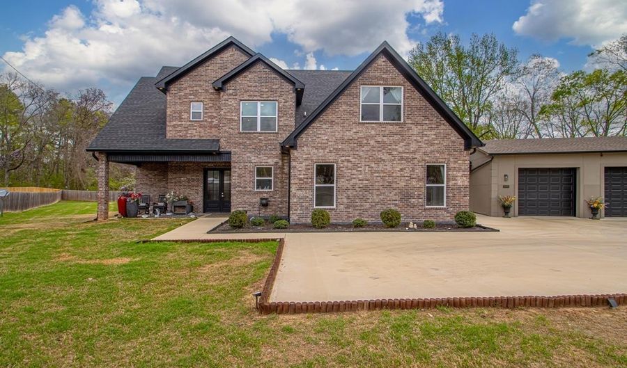 6020 Centark Ct, Alexander, AR 72002 - 4 Beds, 6 Bath