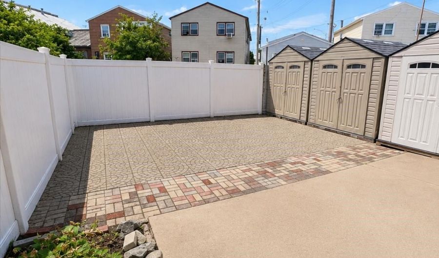 20 OAK St 2, Bayonne, NJ 07002 - 2 Beds, 1 Bath