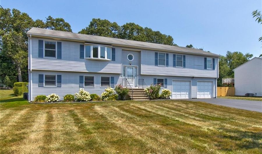 7 Papa Ln, North Haven, CT 06473 - 4 Beds, 3 Bath