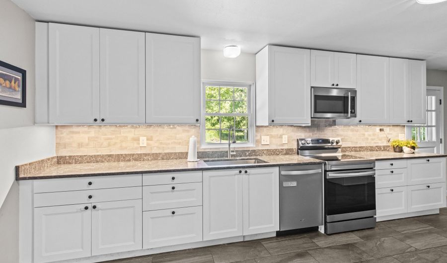 24 Maple Edge Dr, Bloomfield, CT 06002 - 3 Beds, 2 Bath