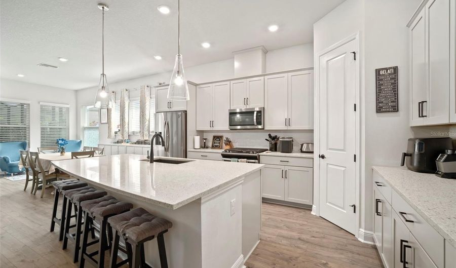 5923 SILVER SUN Dr, Apollo Beach, FL 33572 - 4 Beds, 3 Bath