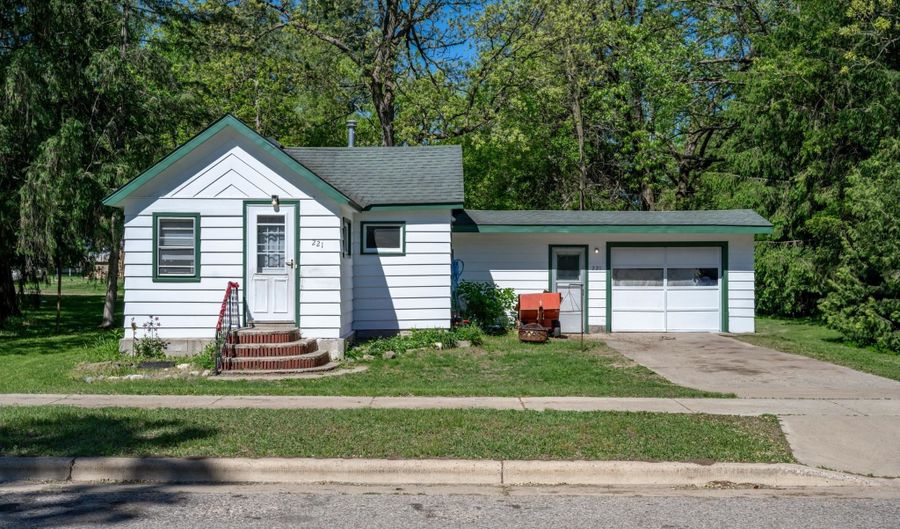 221 N Cedar St, Adams, WI 53910 - 2 Beds, 1 Bath