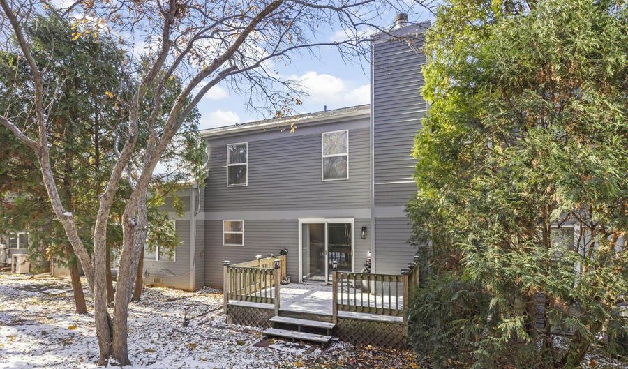 903 Old Oak Cir, Algonquin, IL 60102 - 3 Beds, 3 Bath