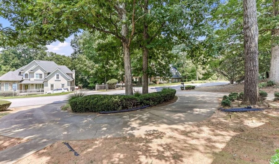 372 Woodhaven Dr, Athens, GA 30606 - 4 Beds, 3 Bath
