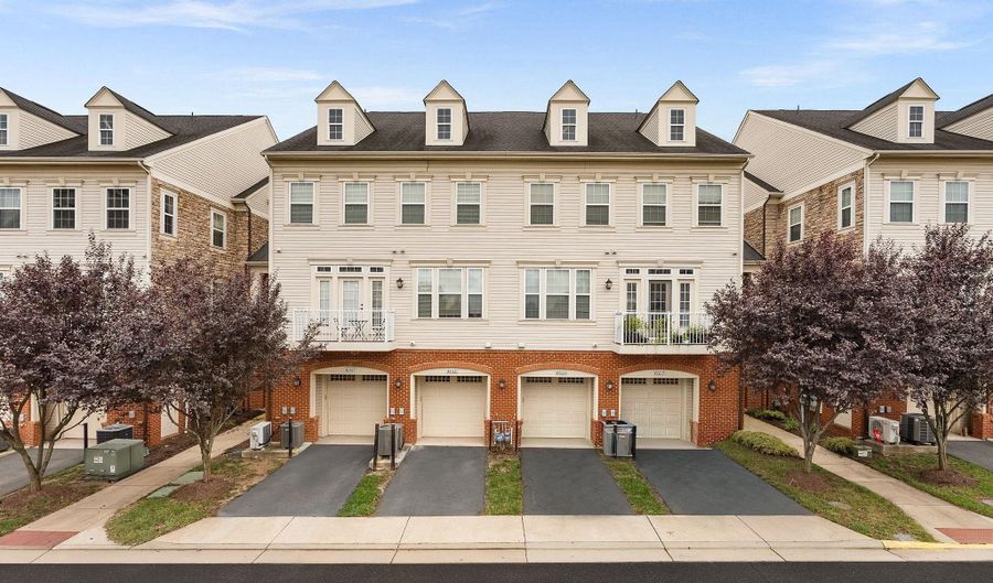42621 CAPITOL VIEW Ter, Ashburn, VA 20148 - 3 Beds, 3 Bath