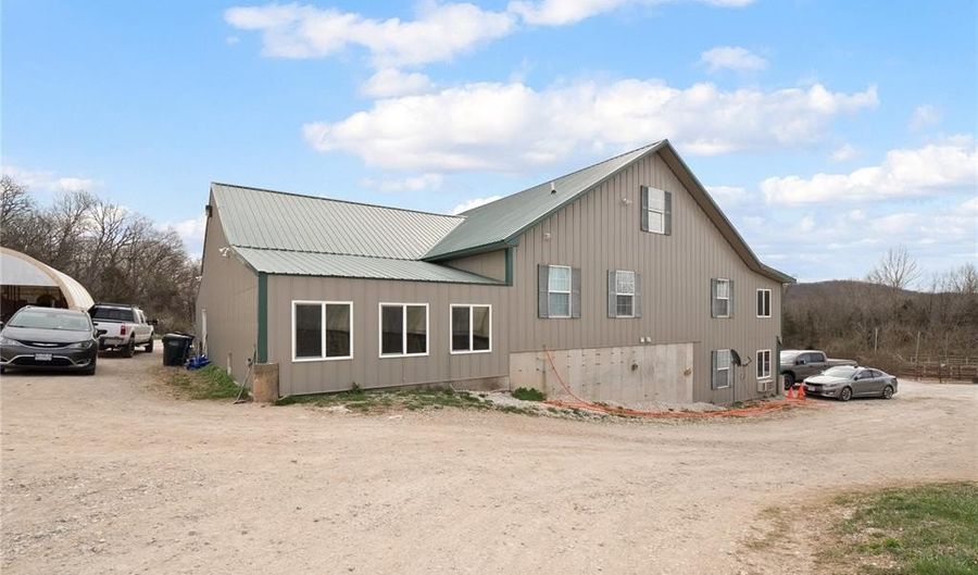 15811 Jedberg Ln, Ballwin, MO 63021 - 6 Beds, 4 Bath