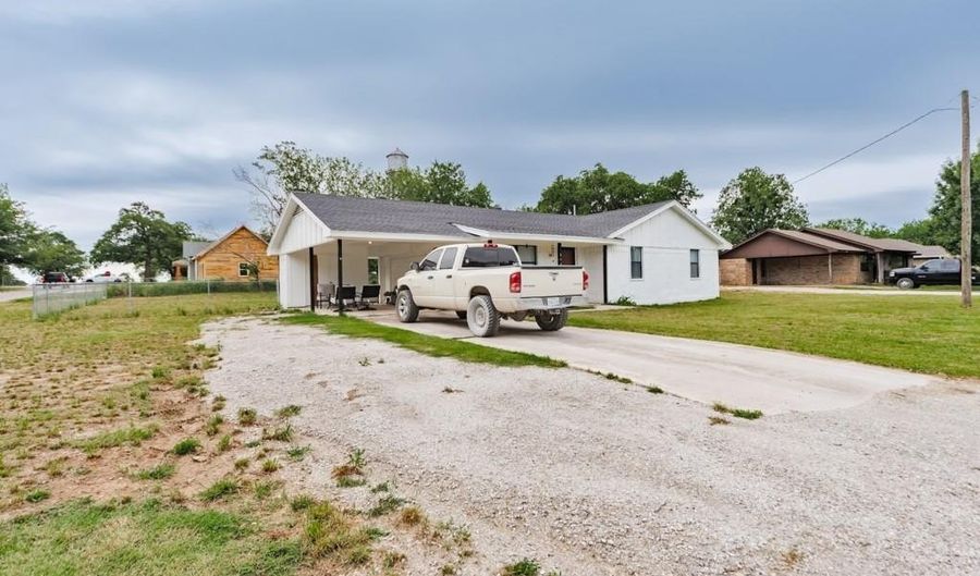 510 N Proctor St, Alvord, TX 76225 - 3 Beds, 2 Bath