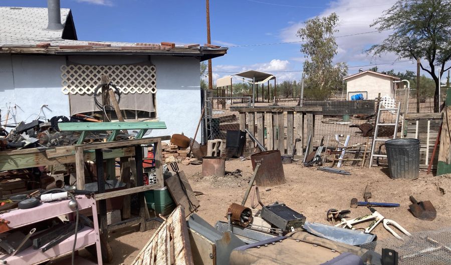 141 W LONGACRE Rd, Ajo, AZ 85321 - 2 Beds, 1 Bath