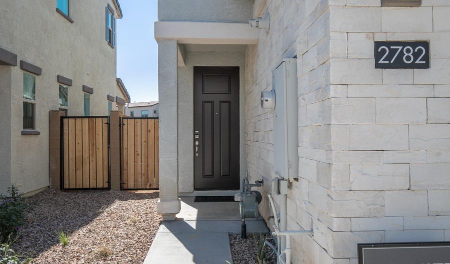 2782 S Comanche Dr S, Chandler, AZ 85286 - 3 Beds, 3 Bath