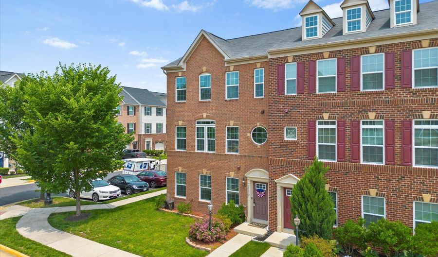 25672 AZALEA GARDEN Ter, Aldie, VA 20105 - 3 Beds, 4 Bath