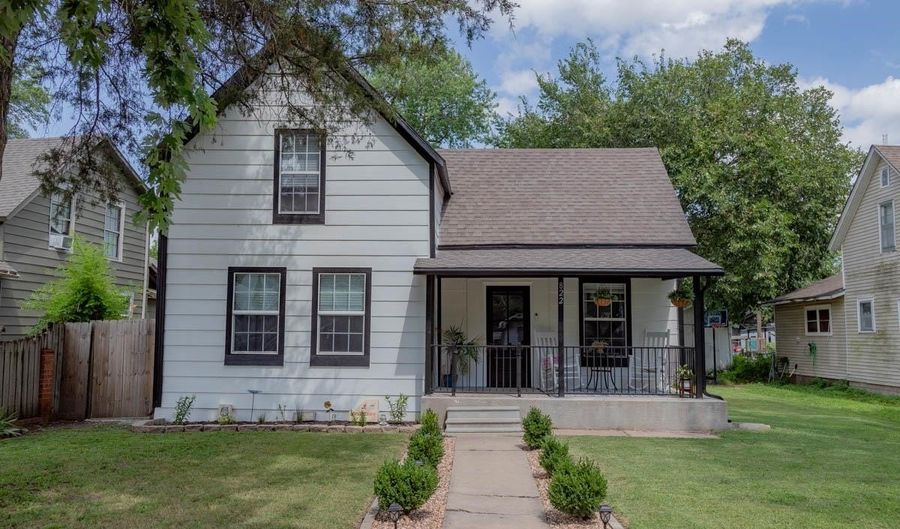 822 N C St, Arkansas City, KS 67005 - 3 Beds, 3 Bath