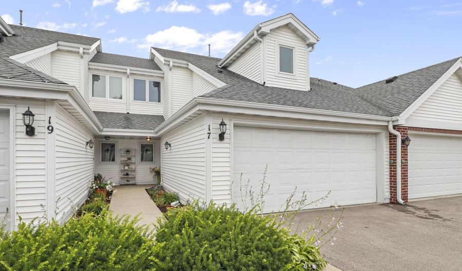 17 Springfield Ct, Madison, WI 53719 - 2 Beds, 4 Bath