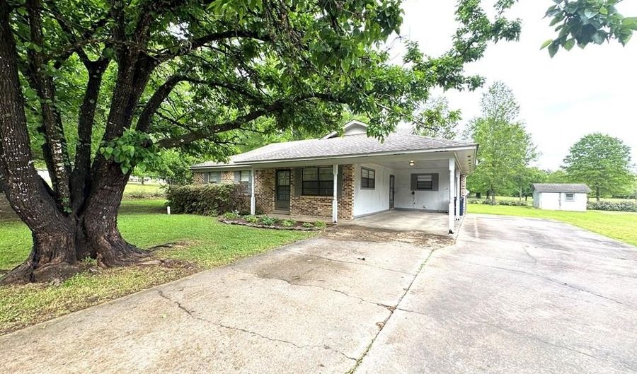 108 Arthur St, Bruce, MS 38915 - 3 Beds, 2 Bath
