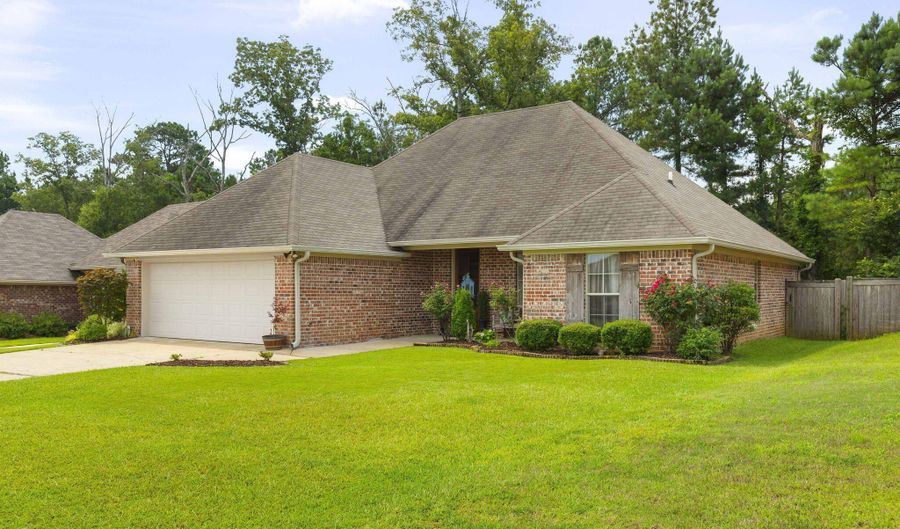 136 Greenfield Ridge Dr, Brandon, MS 39042 - 3 Beds, 2 Bath