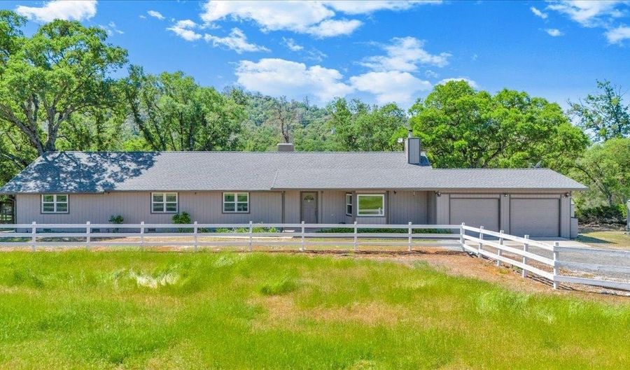 180 Stallion Way, Angels Camp, CA 95222 - 3 Beds, 2 Bath