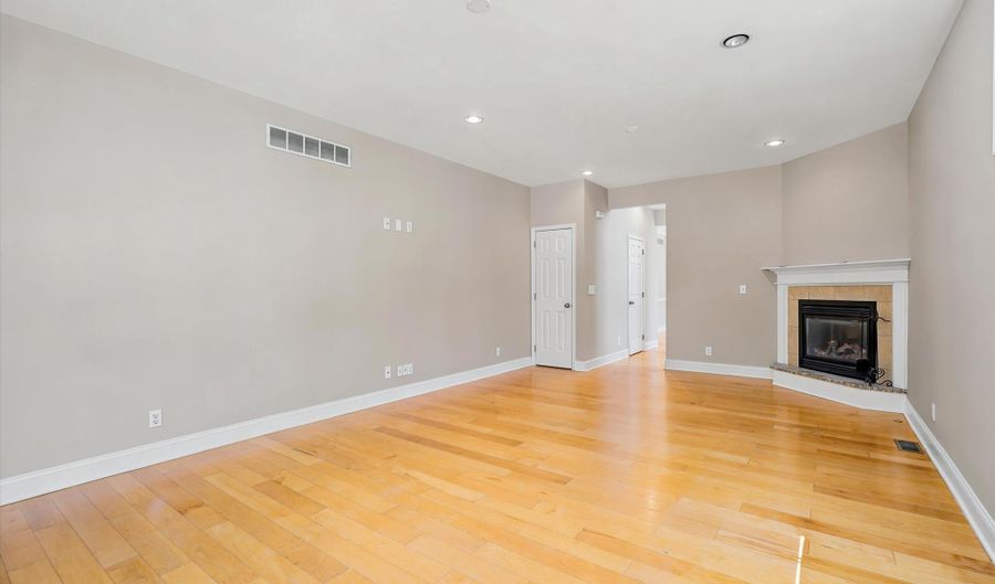 205 S LOCUST St, Ambler, PA 19002 - 3 Beds, 3 Bath