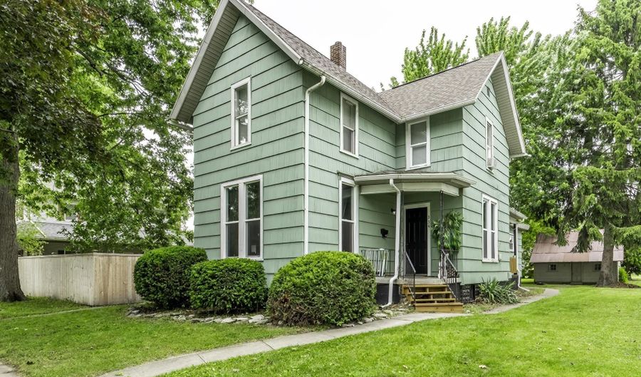 334 W 9th St, Auburn, IN 46706 - 3 Beds, 2 Bath