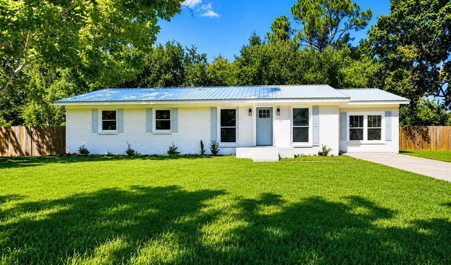 53 Bay Shore Dr, Apalachicola, FL 32320 - 3 Beds, 2 Bath