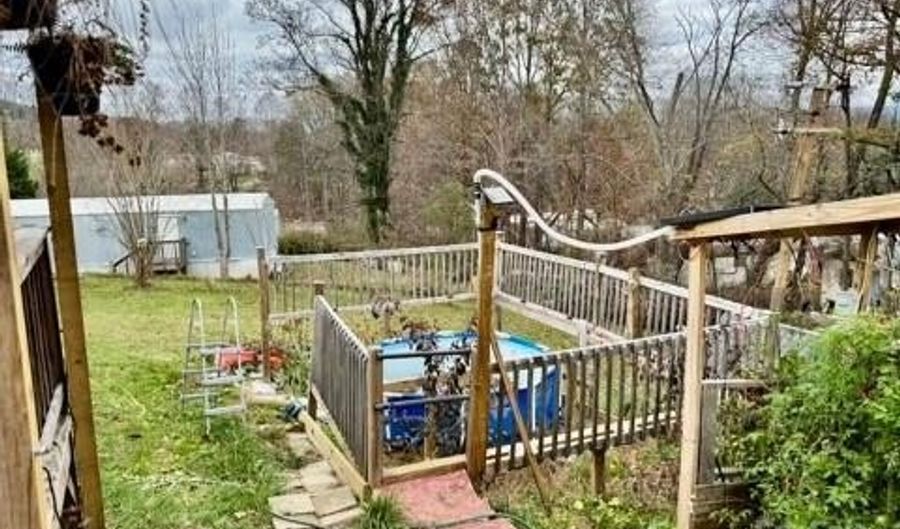15 Deno Dr, Asheville, NC 28806 - 2 Beds, 2 Bath