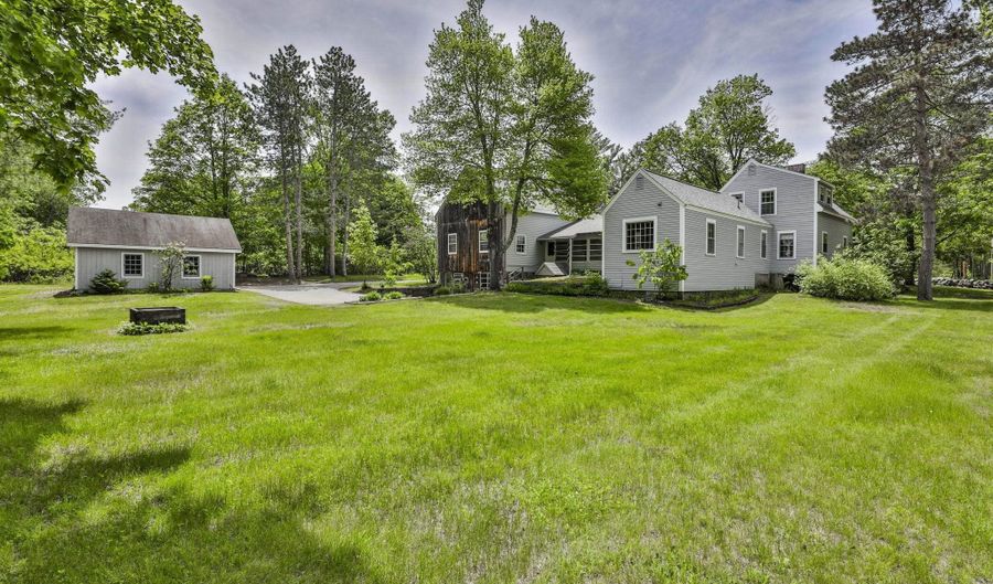 42 Main St, Brookline, NH 03033 - 4 Beds, 2 Bath