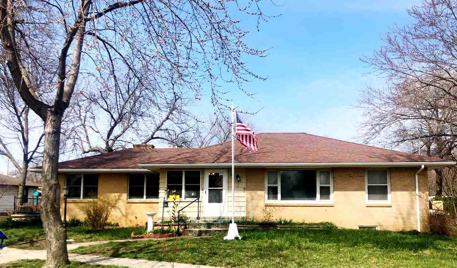 200 W Anderson Ave, Andale, KS 67001 - 3 Beds, 2 Bath