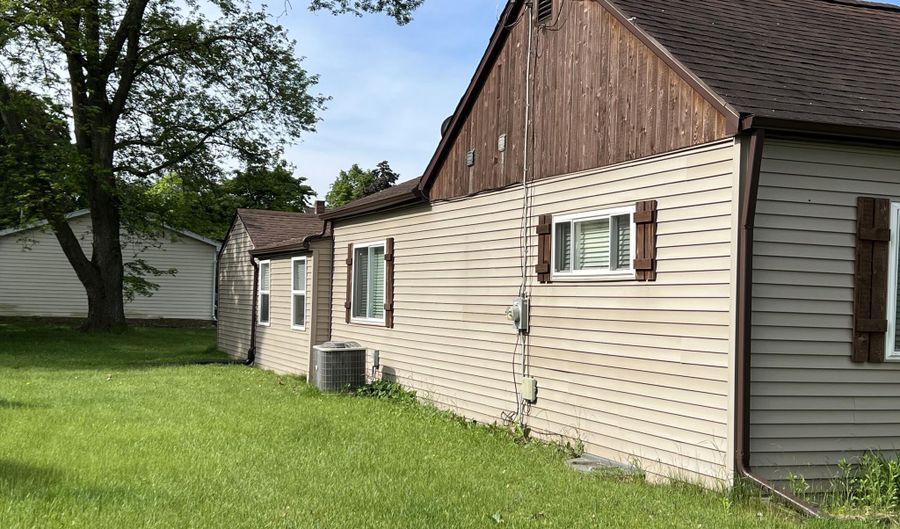 1302 Barnes St, Albion, MI 49224 - 3 Beds, 2 Bath