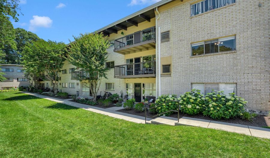 4943 AMERICANA Dr D-102, Annandale, VA 22003 - 2 Beds, 1 Bath