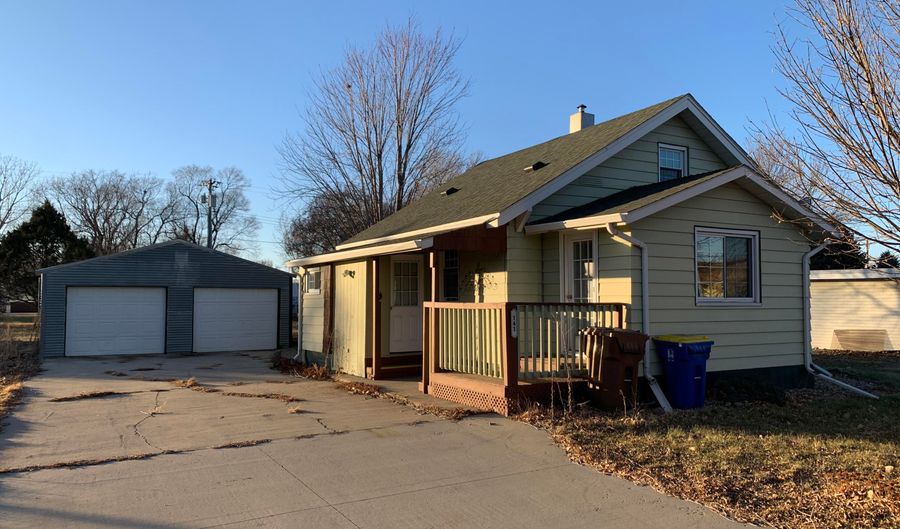 141 Ordway Ave SW, Huron, SD 57350 - 2 Beds, 1 Bath