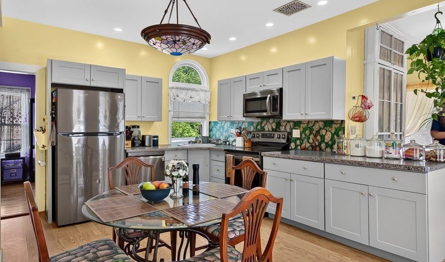 164 Pleasant St, Athol, MA 01331 - 5 Beds, 2 Bath