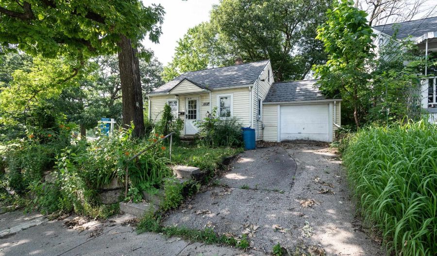 1802 Kropf Ave, Madison, WI 53704 - 2 Beds, 1 Bath