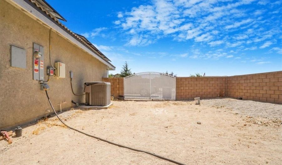 17993 Mondamon Rd, Apple Valley, CA 92307 - 4 Beds, 3 Bath