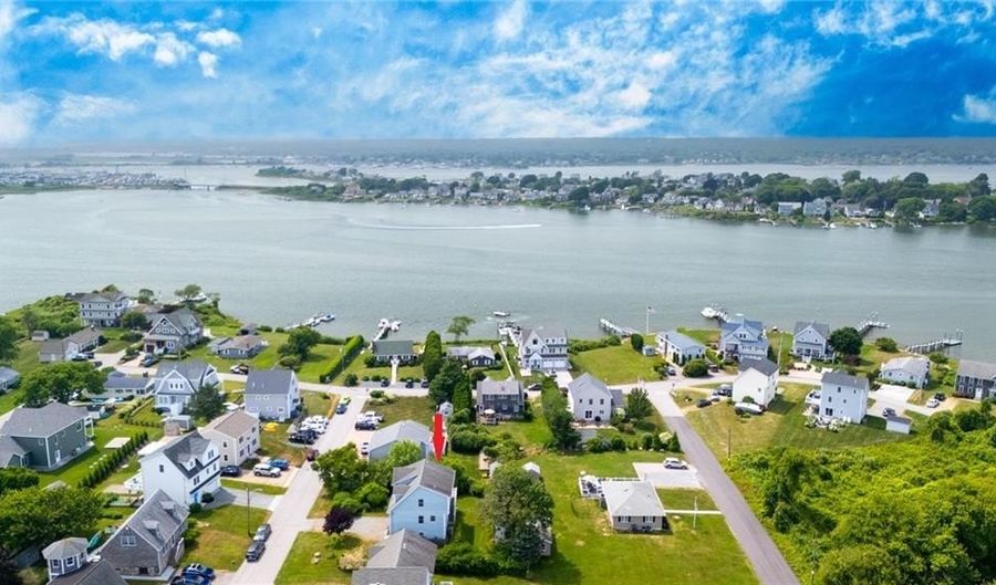 8 Green Acres Dr, Narragansett, RI 02882 - 2 Beds, 4 Bath