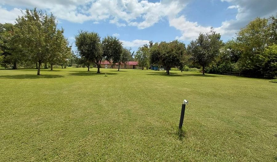 1231 C/R 201A, Angleton, TX 77515 - 3 Beds, 2 Bath