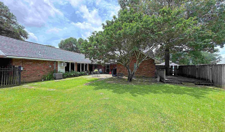 7314 Oak Meadow Dr, Baton Rouge, LA 70818 - 5 Beds, 4 Bath