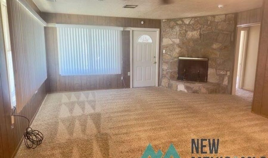 414 S Mesquite St, Carlsbad, NM 88220 - 3 Beds, 2 Bath