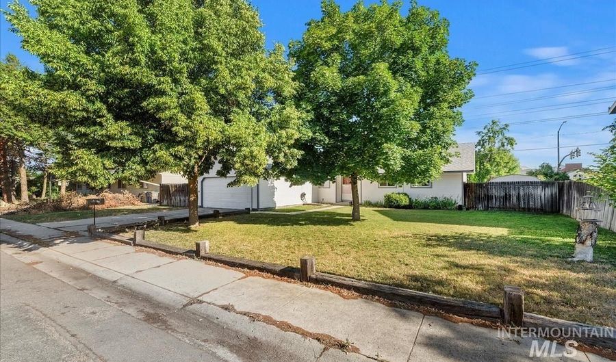 9994 Sussex, Boise, ID 83704 - 3 Beds, 2 Bath