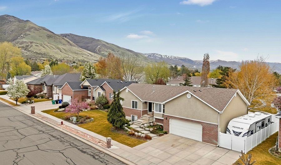 147 W 925 N, Centerville, UT 84014 - 5 Beds, 3 Bath