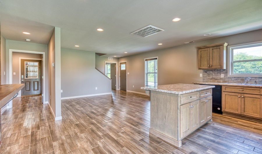 384 Peterson Ave, Auburn, KY 42206 - 3 Beds, 2 Bath