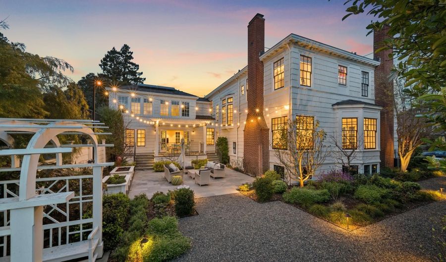 1121 BAY St, Alameda, CA 94501 - 5 Beds, 4 Bath