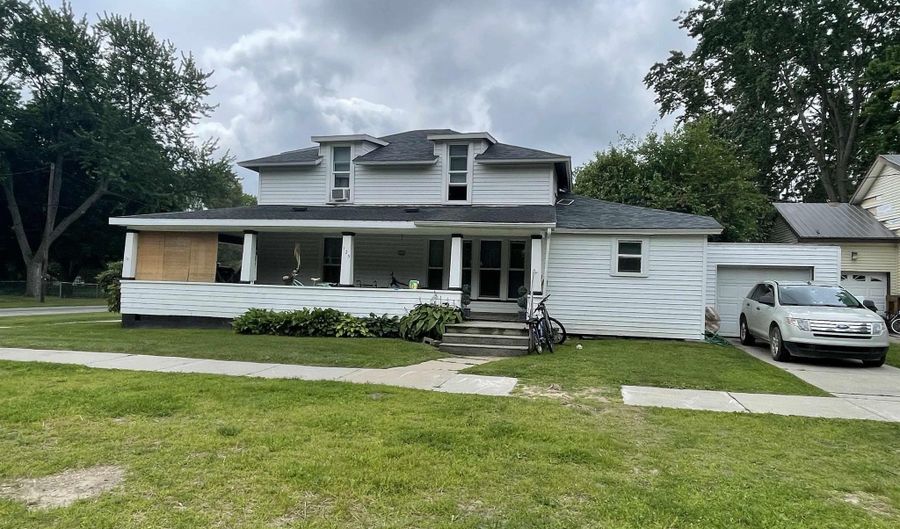 125 Cedar Ave, Alma, MI 48801 - 4 Beds, 2 Bath