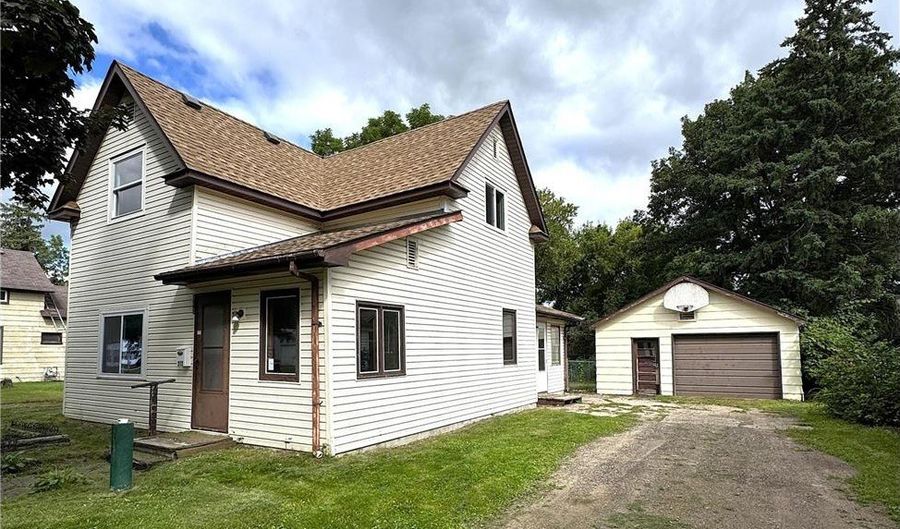 212 4th St NE, Aitkin, MN 56431 - 3 Beds, 2 Bath