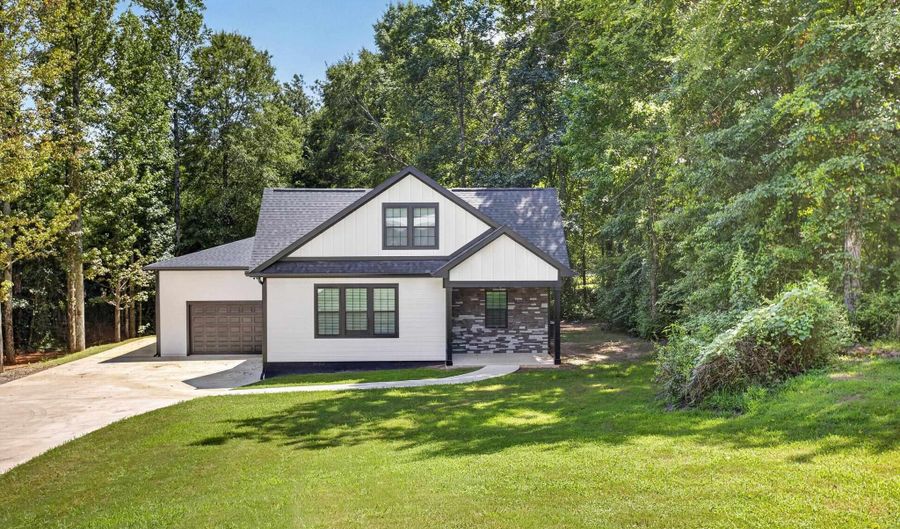 270 CHOCCOLOCCO Dr, Anniston, AL 36207 - 3 Beds, 3 Bath