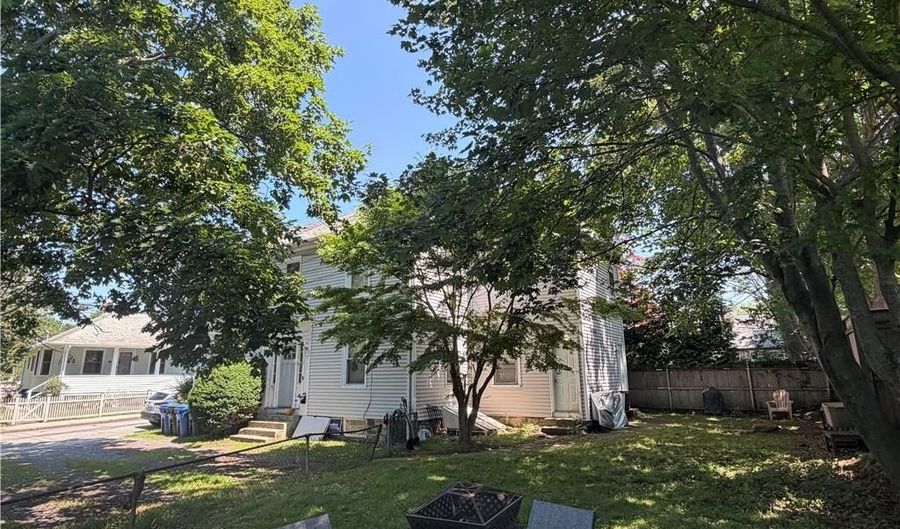 5 Warner St 2, Newport, RI 02840 - 4 Beds, 1 Bath