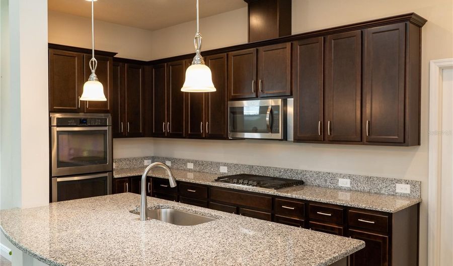 7508 SEA LILLY Ct, Apollo Beach, FL 33572 - 4 Beds, 4 Bath