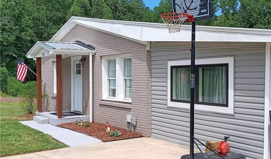 866 Mountain Rd, Asheboro, NC 27205 - 4 Beds, 2 Bath