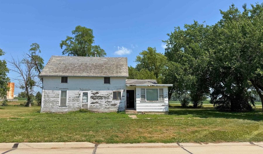 211 E Poplar St, Bancroft, NE 68004 - 4 Beds, 1 Bath