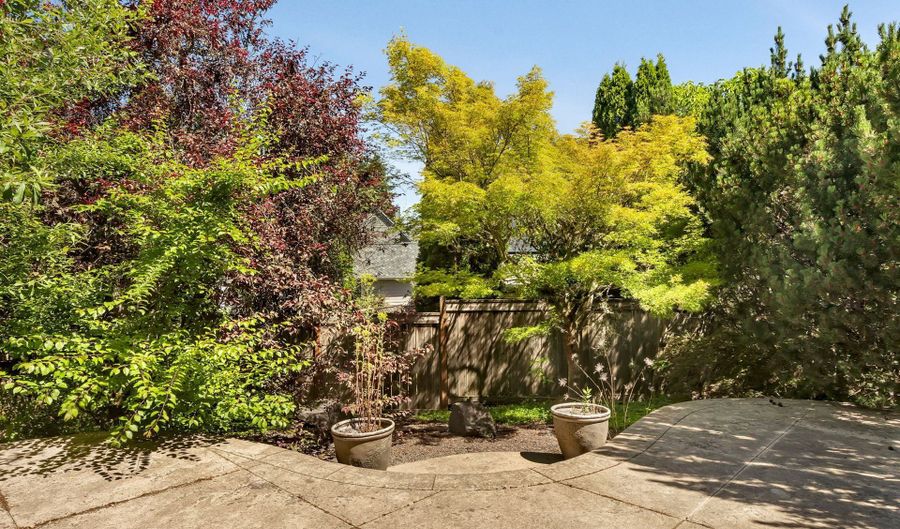 16985 NW SHADOW HILLS Ln, Beaverton, OR 97006 - 2 Beds, 3 Bath